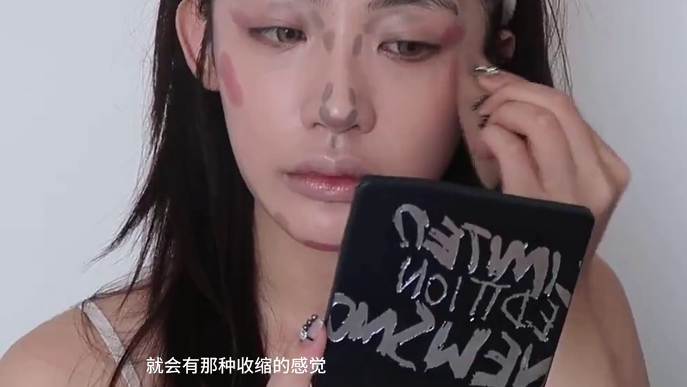 这么画拿下秋日妆容！烟熏小野猫妆。#美妆模范生   #猫系妆容 #这么画拿下秋日妆容#变美痛点改造计