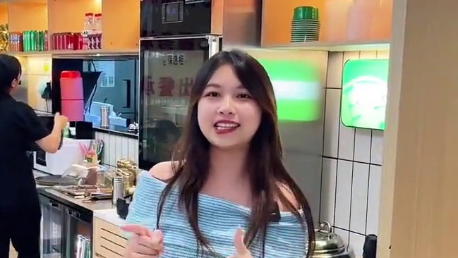 芝士脑袋冲！拉他个100厘米！#拌味村拌饭 #芝士拉丝大赛 #好吃不贵经济实惠 #朝鲜族美食 #同城