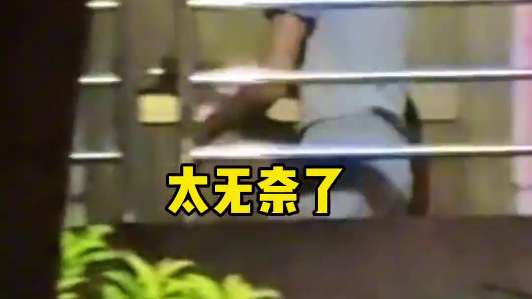 婵宝不知所措唉声叹气，家门口人堆严重影响生活