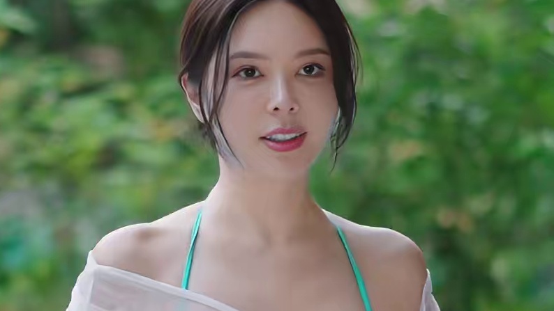 这个身材打几分#泳池性感美女 #泳池拍摄 #比基尼泳装