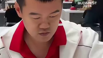 2024国际象棋第45届奥赛之世界冠军丁立人 昨晚丁立人在此次比赛中首次亮相，一起为中国队加油！#国