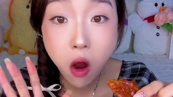 姐妹们！鸡胸肉干！非油炸的，而且没有皮，味道做的甜辣口的，有点像奥尔良！#谁懂这一口的好吃程度 #真