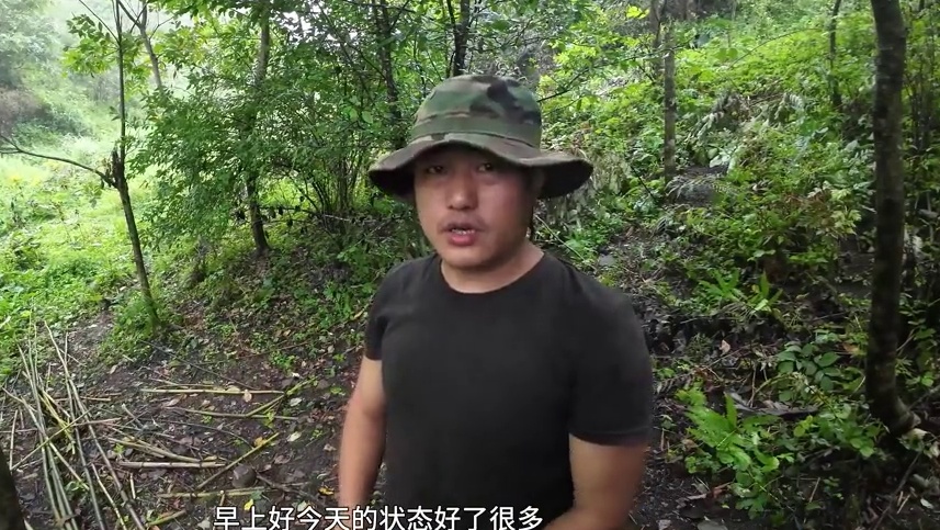 捡陨石巡查陷阱 挖山药天气阴晴 云中草原荒野求生（19）陷阱落空山药王#野外生存 #荒野求生 #大自