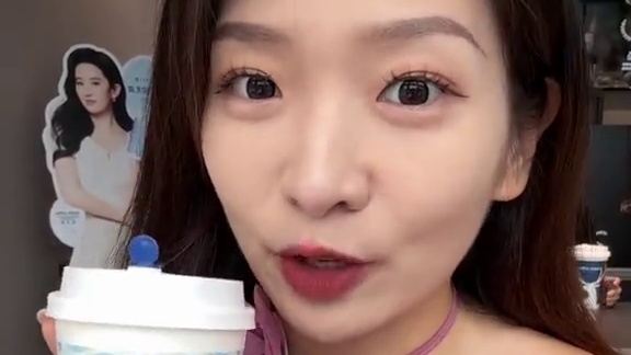 12.9喝瑞幸新品乌龙拿铁！ #瑞幸 #仙女都在喝什么 #咖啡 #瑞幸新品 #今天你喝咖啡了吗