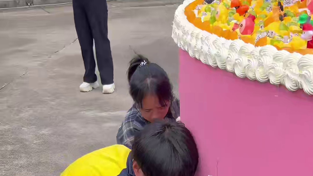 做巨型3米大蛋糕！中秋为98个山区孩子过集体生日 #留守儿童 #在一起的时光就是月圆 #朝着圆月走