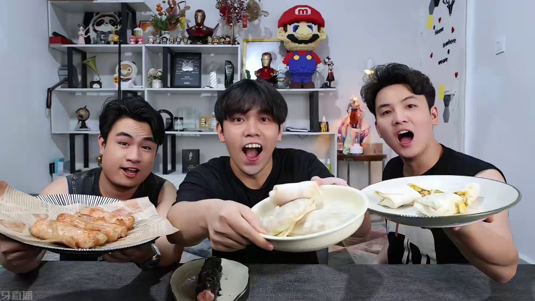 小伙评测网红夜市小吃，没想到竟然大翻车了。。哎 #美食测评 #翻车 #夜市