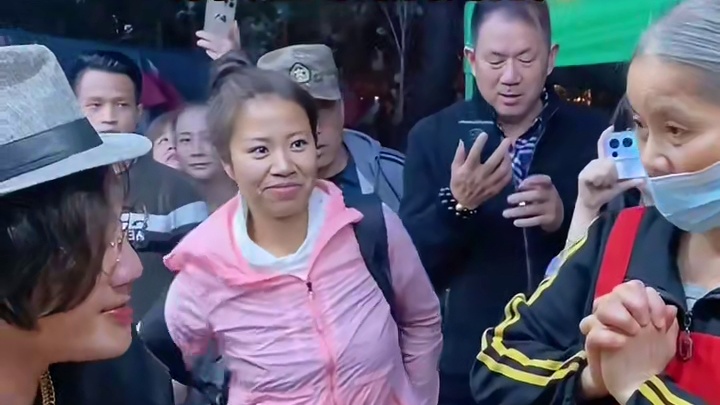 八戒5秒一碗，阿姨直接血亏5000块！ #螺蛳粉