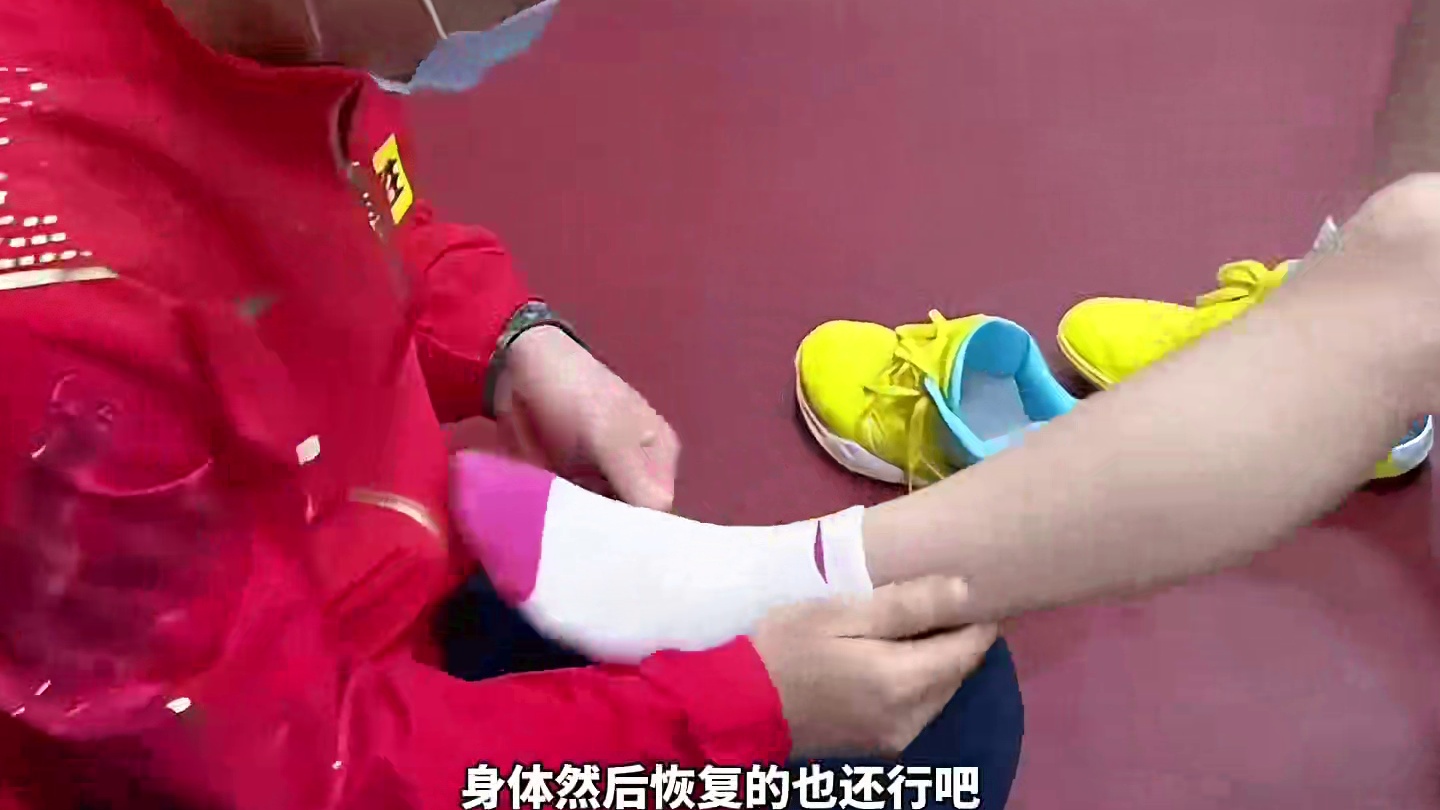 赛场英姿飒爽的小魔王孙颖莎，生活中也是爸爸妈妈的懂事的宝贝闺女！赛事奖金都还是交给父母保管#孙颖莎#