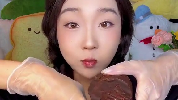 梦龙派到手十个啦姐妹们！！！！
羽衣甘蓝：275大卡一个，可吸收碳水6.7g
红丝绒蓝莓：275大卡