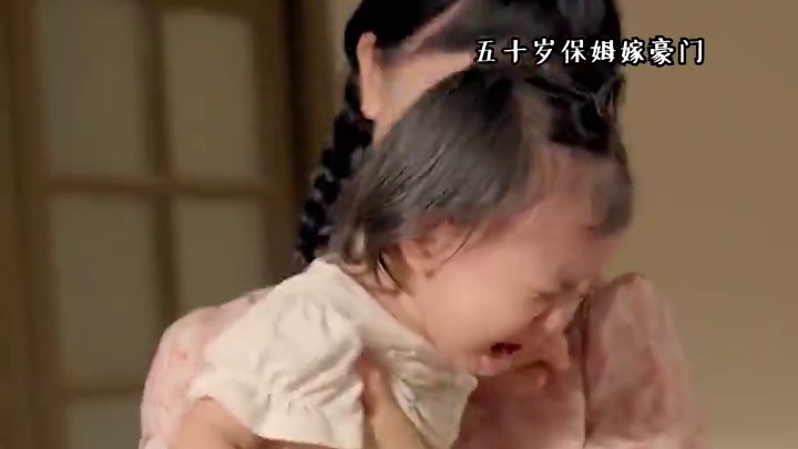 丈夫为救儿子溺水遇难，二十年后妻子面试保姆，发现竟是自己丈夫