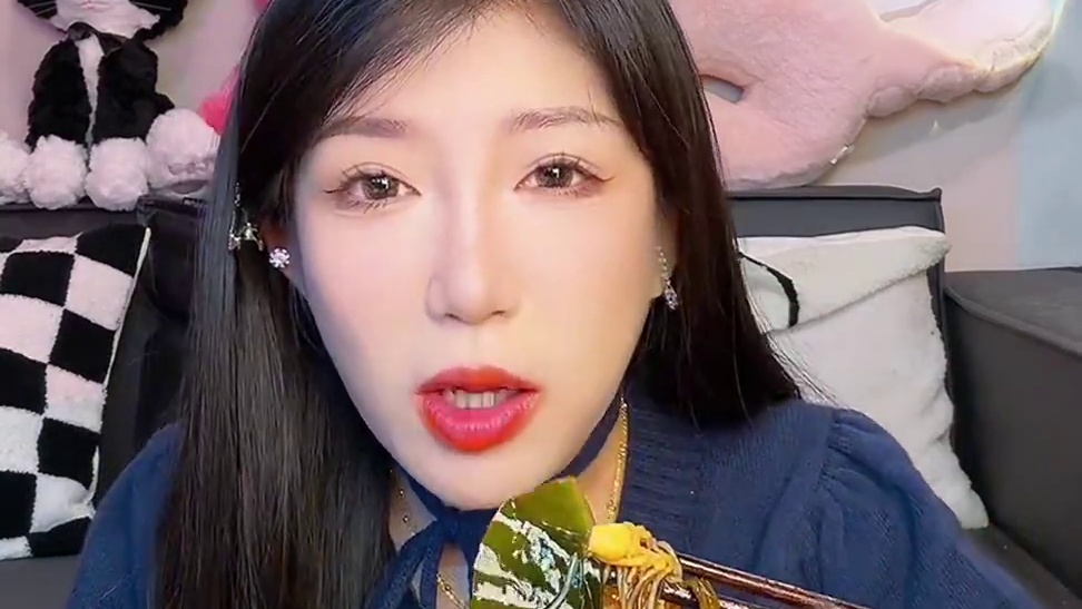 自己在家煮想煮啥煮啥 还便宜  味儿老香了 #曹氏 #爱吃辣 #曹氏鸭脖yyds #谁懂这一口的好吃