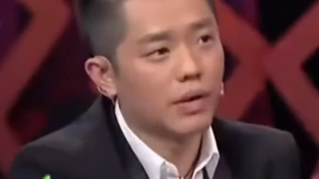 曾毅：闲着也是闲着，我给大家打一套军体拳吧#曾毅 #玲花 #凤凰传奇