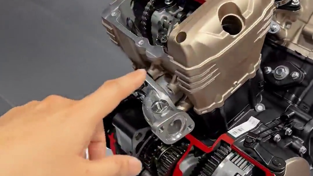 无极超赛660来了，V缸520也不远了 #无极机车 #无极660rr #巡航车 #摩博会 #吴磊le