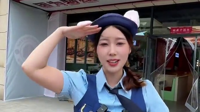 果然连兔兔都拒绝不了这一口麻辣猪蹄#开封美食 #万物皆可涮火锅 #麻辣猪蹄 #秋冬