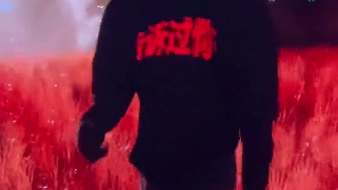 YE告诉过你中国红。#kanye海口试听会 #kanye #vultures