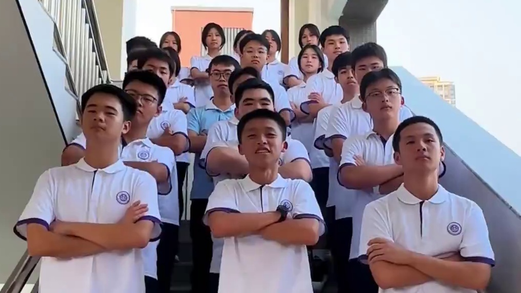 楼梯仰头拍照，主打的是一个压迫感 #南安本真高级中学 #记录校园生活 #这大概就是青春的样子