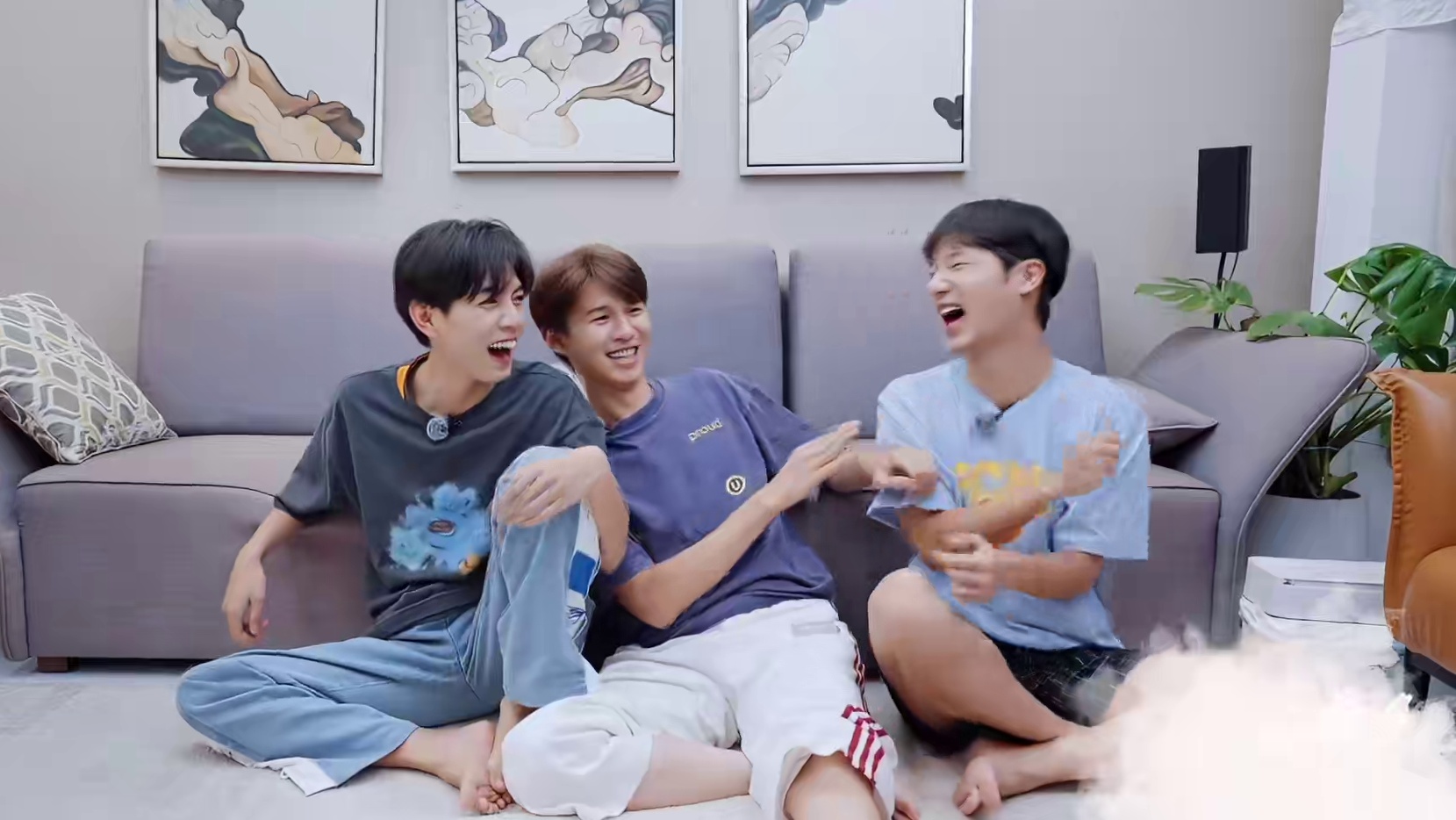 #赵一博何浩楠 #蒋敦豪 大家都对昊昊的三轮车有心里阴影嚯，哈哈哈哈哈啊哈哈哈哈哈#李昊 大哥在线c