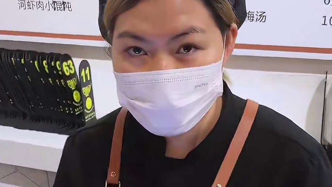 这家君东记能满足所有我对本帮面馆的幻想，一点都不脏乱，有老牌上海的腔调，巨多人来吃#国庆超会玩指南 