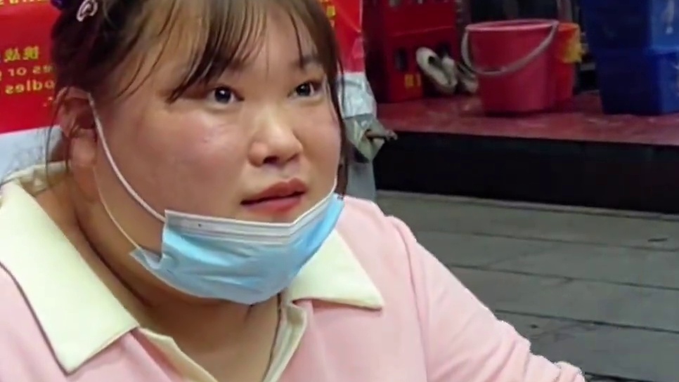 安徽重量级选手坐飞机来挑战，轻松拿捏孙姐的5000块？ #螺蛳粉