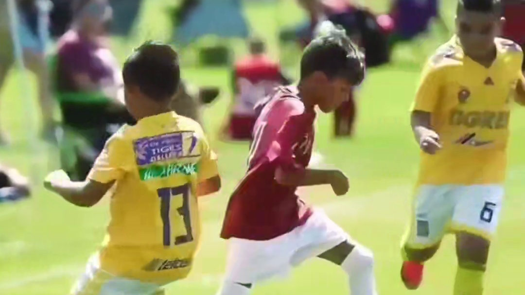 小孩哥的精彩过人瞬间#过人 #唯有足球不可辜负 #青训