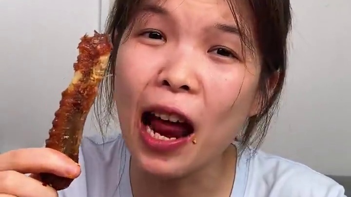 能吃辣的一定要试试这个爆辣鸭翅中，又香又辣特别过瘾，一口下去满满的全是肉#好吃到停不下来 #妈呀太香