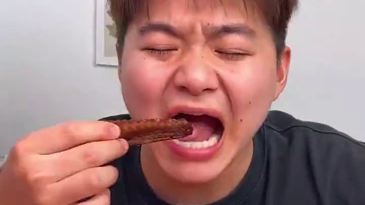 这个爆辣鸭翅中真的太上头了，先卤后烤肉质特别紧实，又香又辣特别过瘾#好吃到停不下来 #妈呀太香了 #