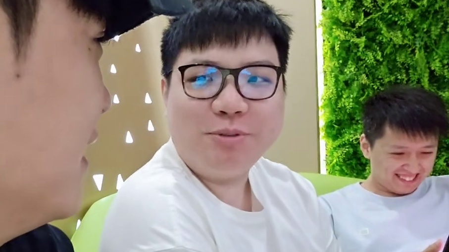 跟我一起参加向前冲的队员竟是职业选手？