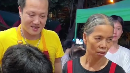 小帅哥要一口吃完三碗？血赚阿姨2000块！ #螺蛳粉