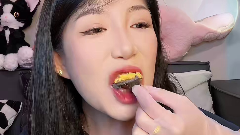 肯定推荐黄芝士和抹茶的啦 我就喜欢这两个味道！
抹茶红豆猛犸包291大卡/个（100克）
生椰拿铁3