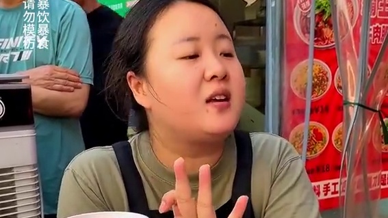 本来想挑战辣度的美女先挑战个3两试试，3分钟能吃完吗？#重庆美食 #好吃到停不下来 #妈呀太香了