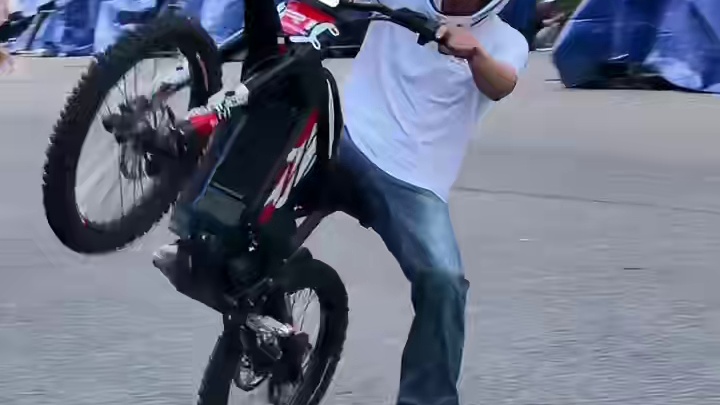 将玩乐发挥到极致-易造科技 赤羚R1 #2024中国摩博会 #易造科技 #赤羚R1