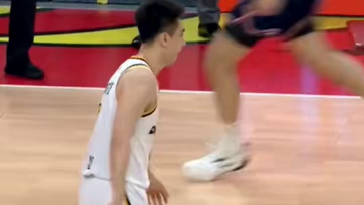 辽宁大胜广东，赵继伟是赢球的最大功臣