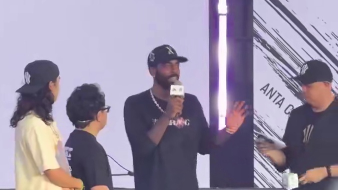 苏醒是老球迷了有比赛的时候经常能看到他的锐评。欧文在现场也说了，音乐是超越语言的艺术。作为看着快男长