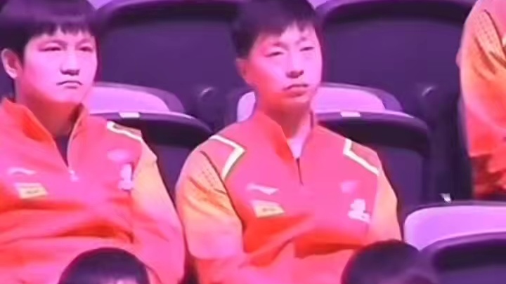 雨果换衣服，两师徒一模一样的表情 cr全是爱#雨果 #莎莎#孙颖莎 #孙颖莎邱贻可 #国乒