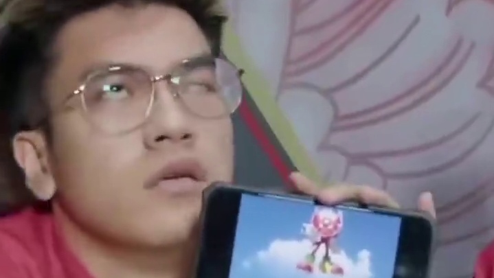 马来西亚RSG.Rippo被称为“嘲讽之王”，赛场上疯狂的挑衅行为令人印象深刻。#决胜巅峰全球电竞 