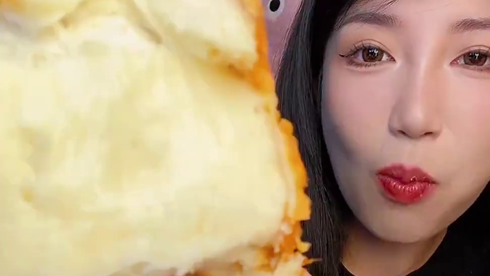 到手10个！嘎嘎合适！咸甜口的哦 香葱味很浓郁 酱挺多的哈 小小一个 早饭来一个刚合适！174大卡！