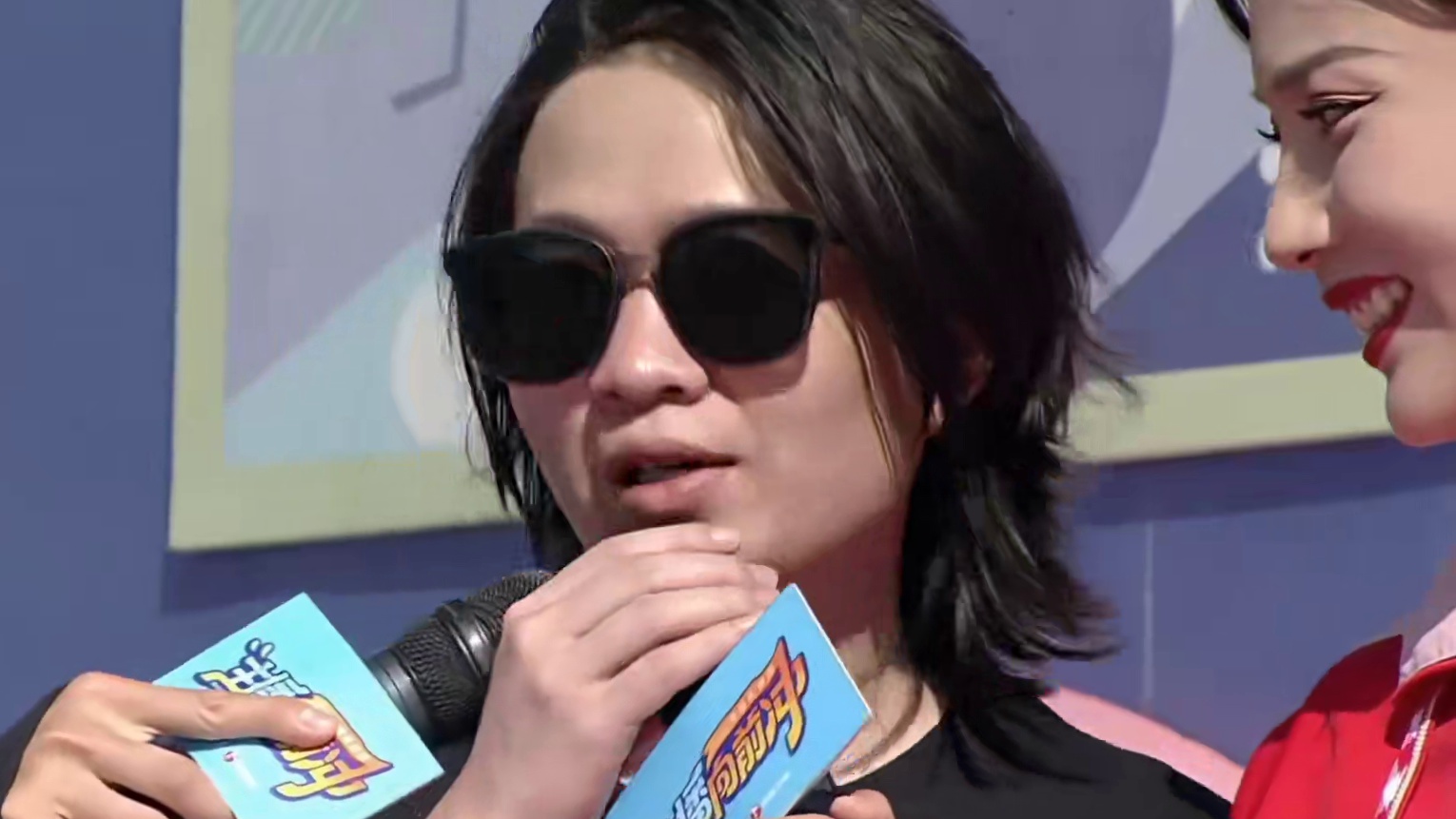 德华帅气入场主播向前冲，引台下观众惊声尖叫 #吕德华 #主播向前冲 #德华参加向前冲 #想把他送到男