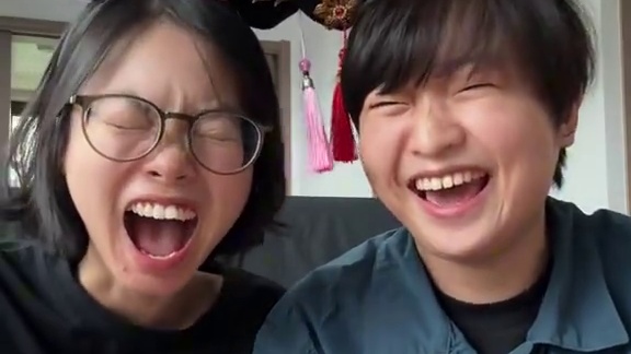 冷宫里跑出两个妃子测评。#搞笑 #室友 #测评