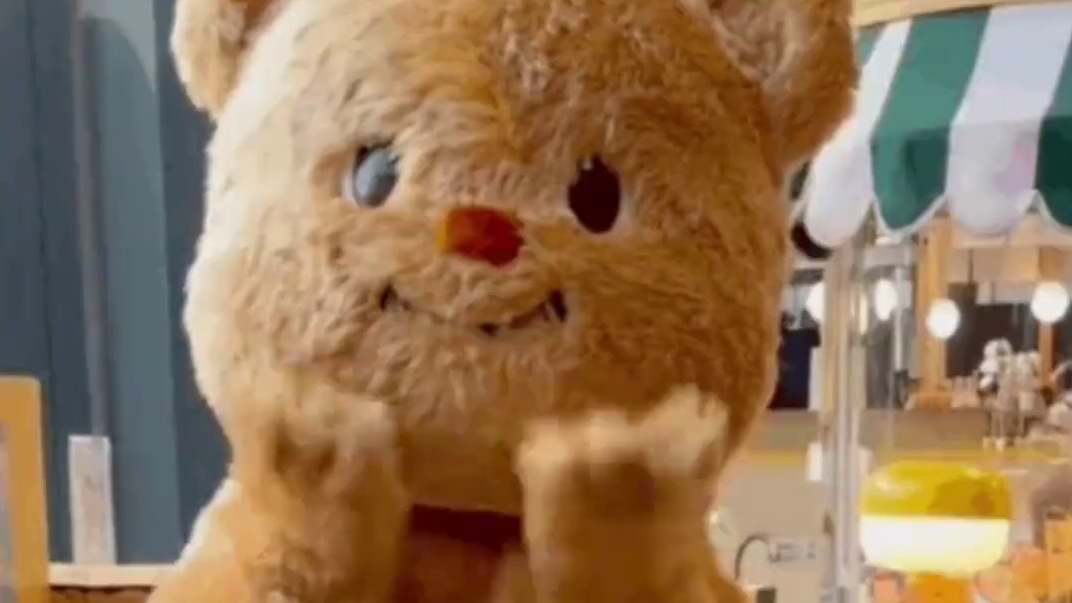 这现场氛围太棒了吧，泉州草莓音乐节不看真是太可惜了#海边音乐节万人大合唱太浪漫了#爱上音乐节e如反掌