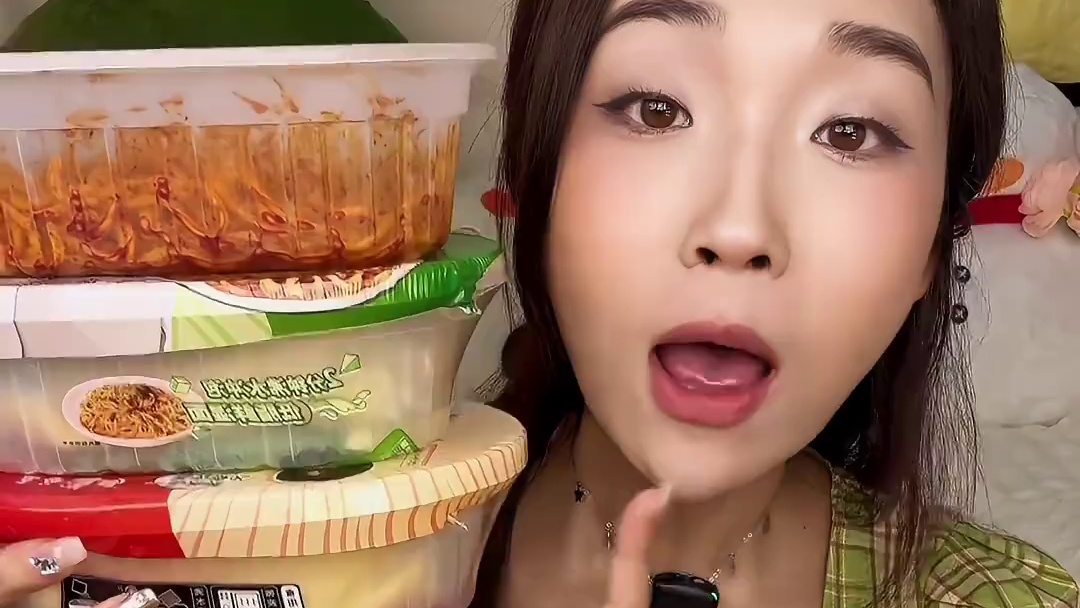 姐妹们这个羊毛可以薅！！！！！！！到手五盒！！！！！！！！非油炸的哈！！！！#谁懂这一口的好吃程度 