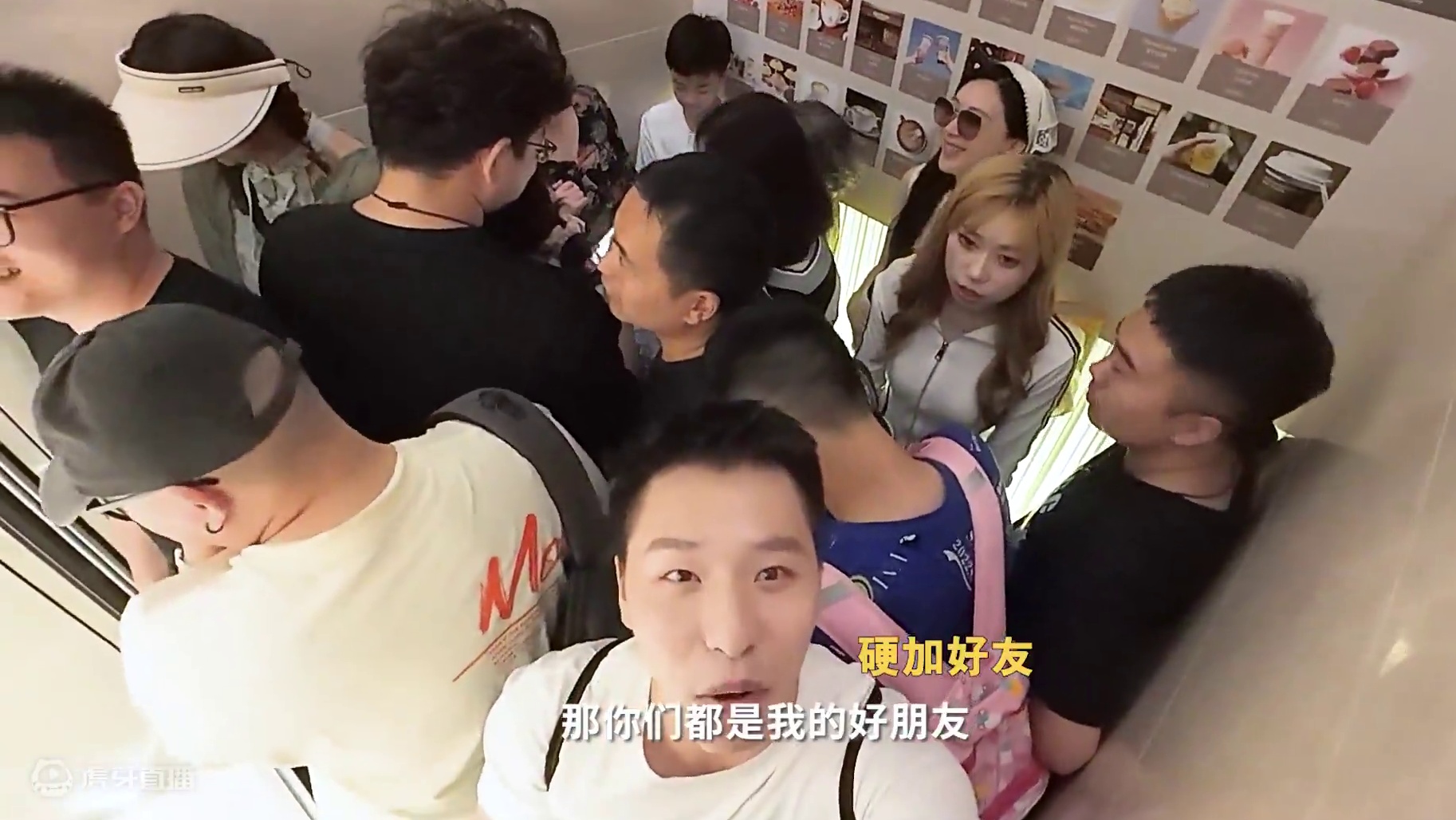 打赌输了去电梯里唱歌，真实尬死我了~#街头挑战 #玩儿的就是真实 #大冒险 #电梯挑战