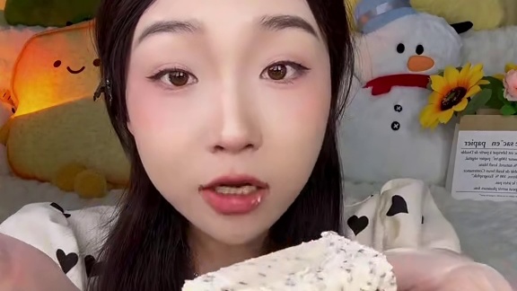 这个好吃的耶！！！！！！！！！焦糖饼干很好吃！！冻吃就像冰淇淋！奥巧123大卡一块，焦糖126大卡一