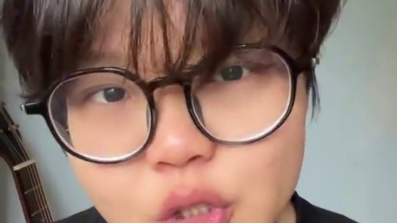 【修改重发】在探讨女本位词的视频中无意中使用了女爱豆黑梗，这也验证了语言的力量，感谢大家监督！比心～