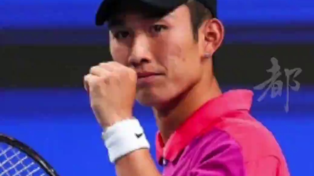 【 】刚刚，杭州公开赛男单半决赛，中国选手张之臻与布云朝克特展开争夺，这也是公开赛时代巡回赛半决赛首