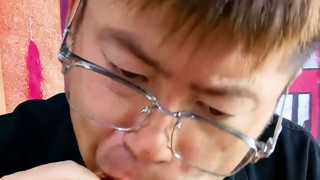 #吃货日常 吃了四根酱多多鸡翅根，一锅酱汤拌饭#这一碗好过瘾