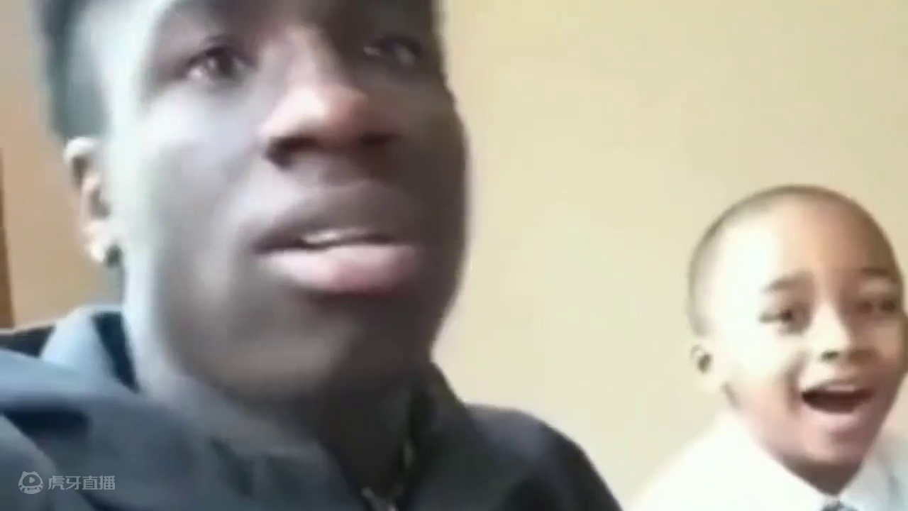 暗区突围：看直播也能开出大狮子？ #轻松入门暗区 #暗区赚钱攻略 #暗区新版本风暴前夕  #暗区突围