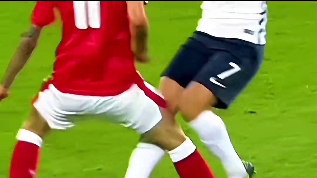 足球赛场那些十分搞笑名场面时刻，真的太逗了