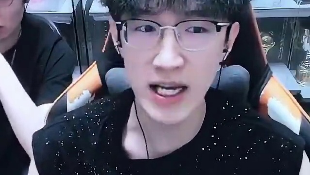 来看看血河第一秒伤搭配 