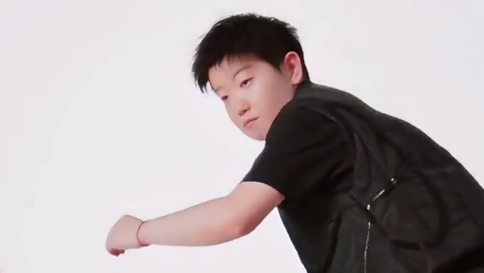 孙颖莎代言大片来啦，颜值碾压明星，皮肤比小宝宝还要嫩