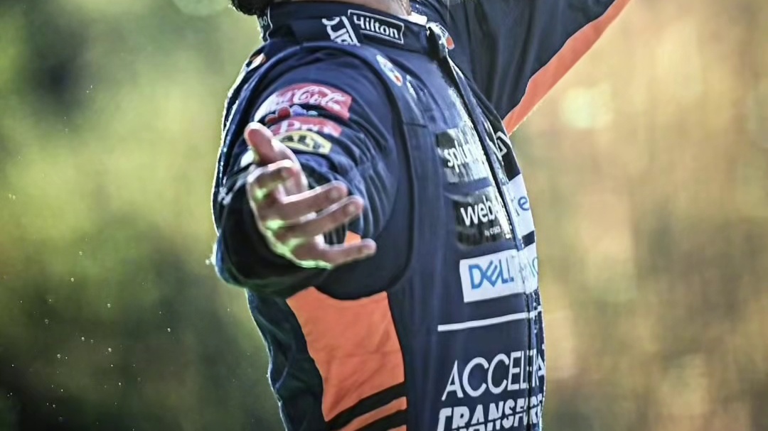 里卡多删除社媒F1车手认证 在一系列传言之后，里卡多被发现目前已经删除了自己ins账号里面F1车手的